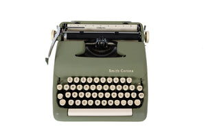 1950's Smith Corona Typewriter in Excellent Working Order