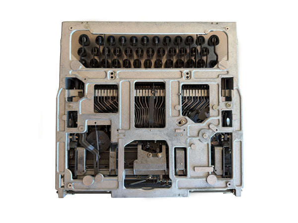 Refreshed Unis TBM DeLuxe Typewriter with Case
