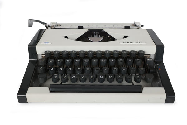 Refreshed Unis TBM DeLuxe Typewriter with Case