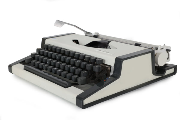 Refreshed Unis TBM DeLuxe Typewriter with Case
