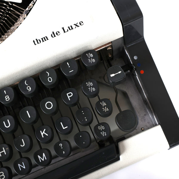 Refreshed Unis TBM DeLuxe Typewriter with Case